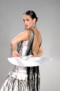 Эсмира Фламенко с веером и кастаньетами Школа танцев Vesta